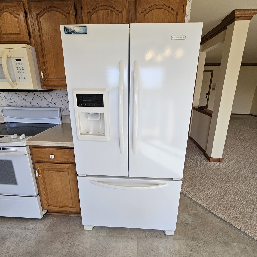 3620 186th Street, Unit 405 Lansing, IL 60438 - Photo 11 of 36 a utility room with dryer and washer