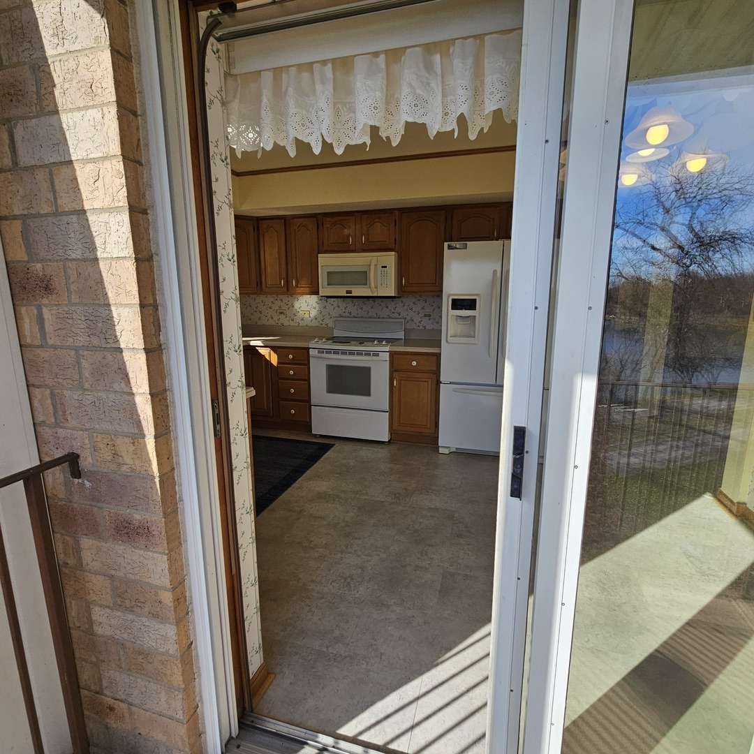 3620 186th Street, Unit 405 Lansing, IL 60438 - Photo 18 of 36 a view of kitchen and a hallway