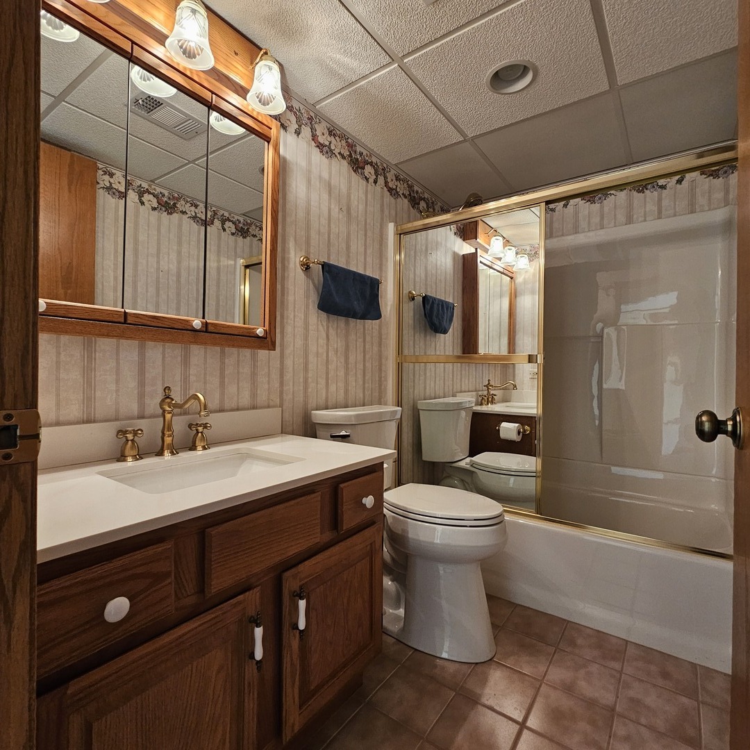 3620 186th Street, Unit 405 Lansing, IL 60438 - Photo 22 of 36 a bathroom with a sink a toilet and shower