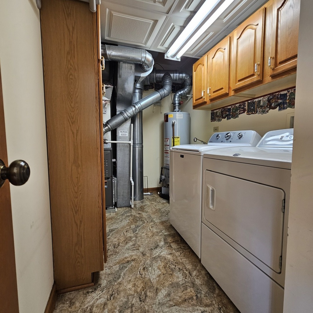 3620 186th Street, Unit 405 Lansing, IL 60438 - Photo 23 of 36 a utility room with dryer and washer
