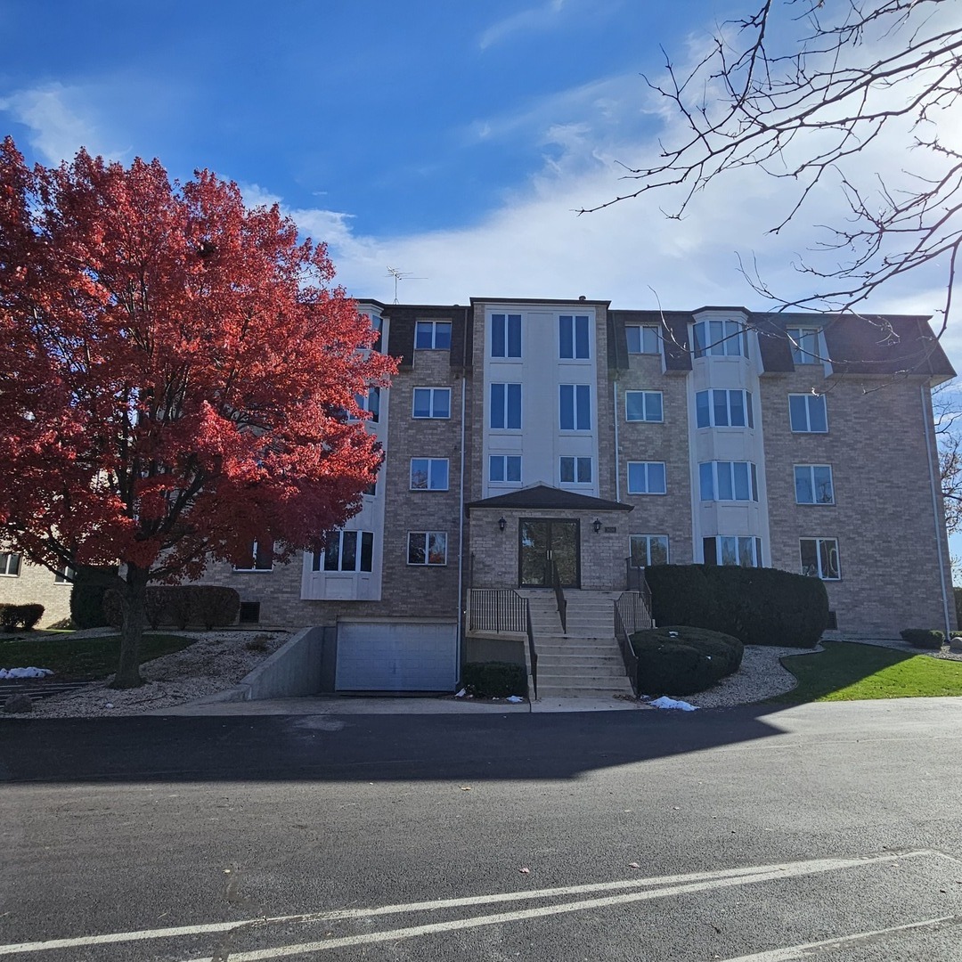 3620 186th Street, Unit 405 Lansing, IL 60438 - Photo 3 of 36 a view of a building