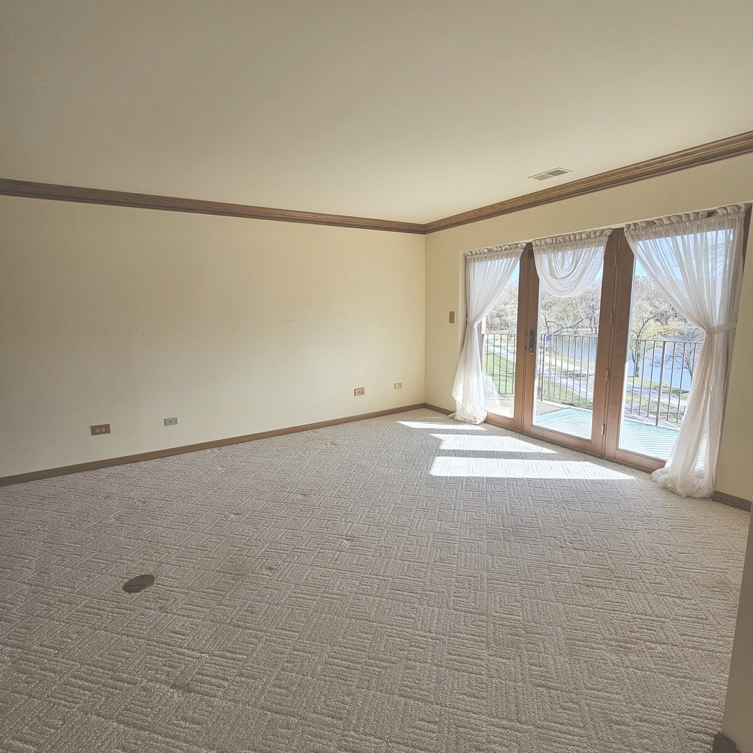 3620 186th Street, Unit 405 Lansing, IL 60438 - Photo 7 of 36 a view of an empty room with a window