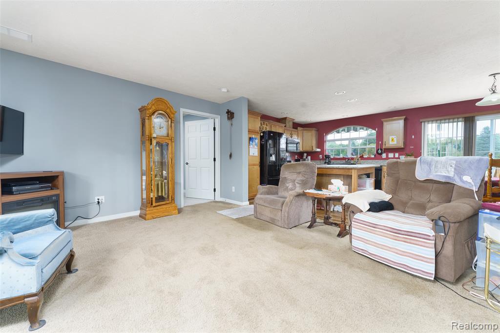 5601 Lovejoy Road Fowlerville, MI 48836 - Photo 4 of 40