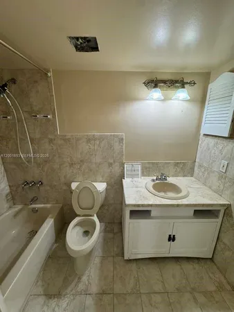 $1,995 | 10383 North Kendall Drive, Unit N1, Miami, FL 33176