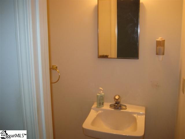 2015 Old Pendleton Road Easley, SC 29642 - Photo 18 of 25 Gallery Image 18