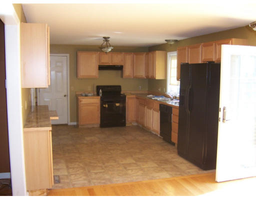 3 Katie Way Springfield, MA 01128 - Photo 7 of 15
