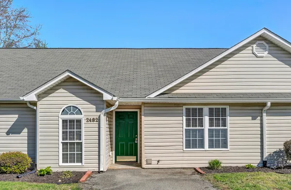 $205,000 | 2482 Tuckawana Circle Northwest, Unit 2482, Roanoke, VA 24017