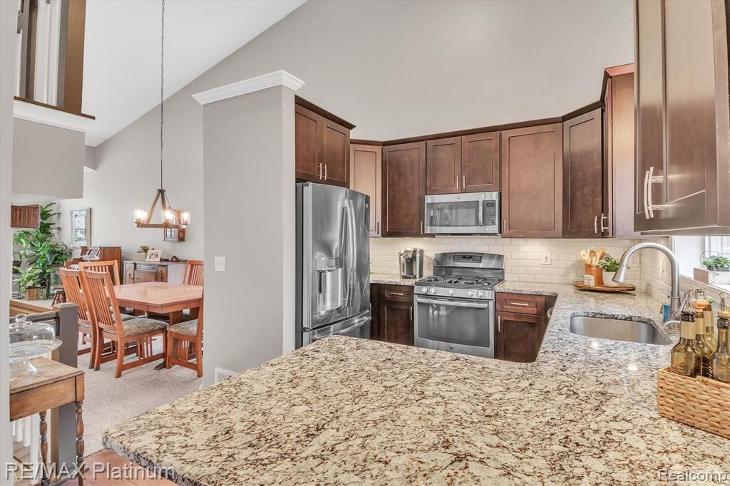 2705 Ravineside South Howell, MI 48843 - Photo 16 of 60