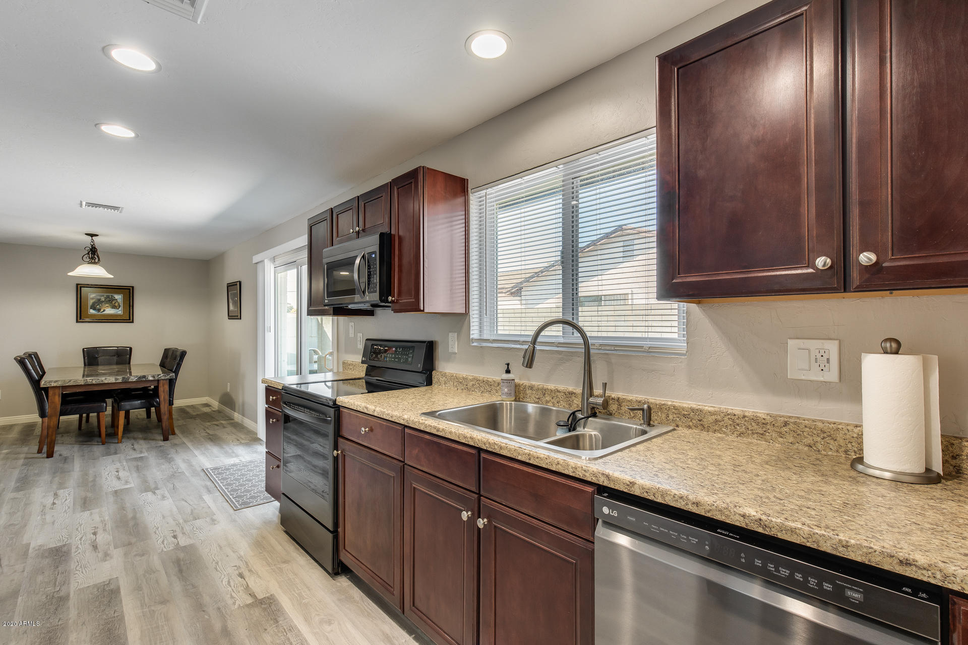 2914 East Cactus Road Phoenix, AZ 85032 - Photo 12 of 34 Gallery Image 12