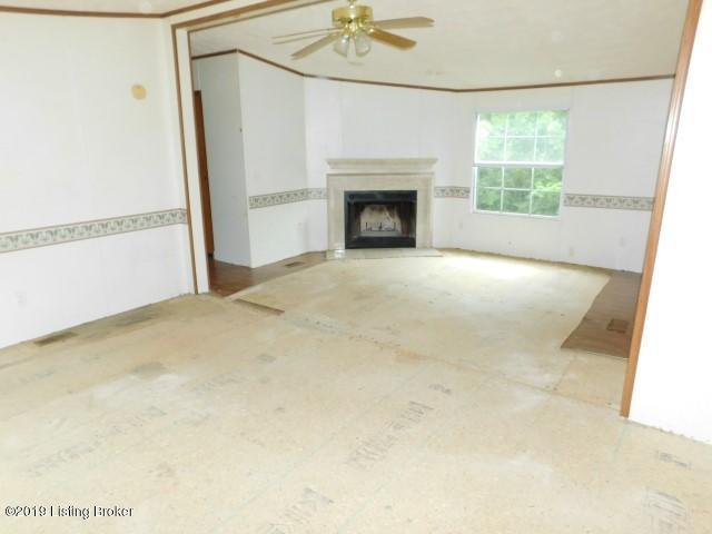 380 Smoot Road Frankfort, KY 40601 - Photo 5 of 14 Living Room