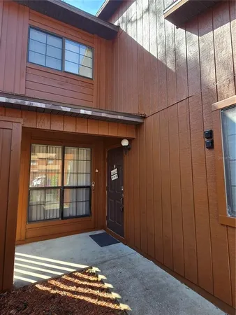 a view of front door with entryway