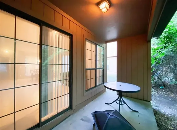 $1,375 | 5855 Southwest 8th Place, Gainesville, FL 32607