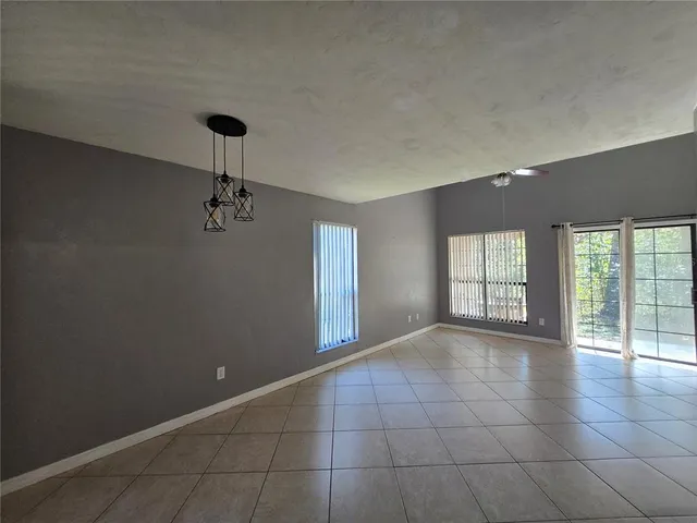 $1,450 | 5855 Southwest 8th Place, Gainesville, FL 32607