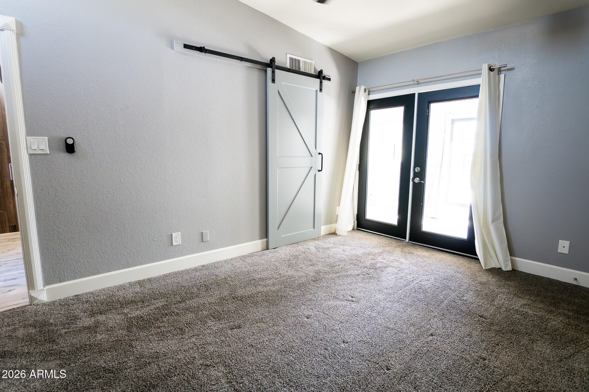 5100 North Miller Road, Unit 3 Scottsdale, AZ 85250 - Photo 17 of 31 an empty room with windows and a ceiling fan
