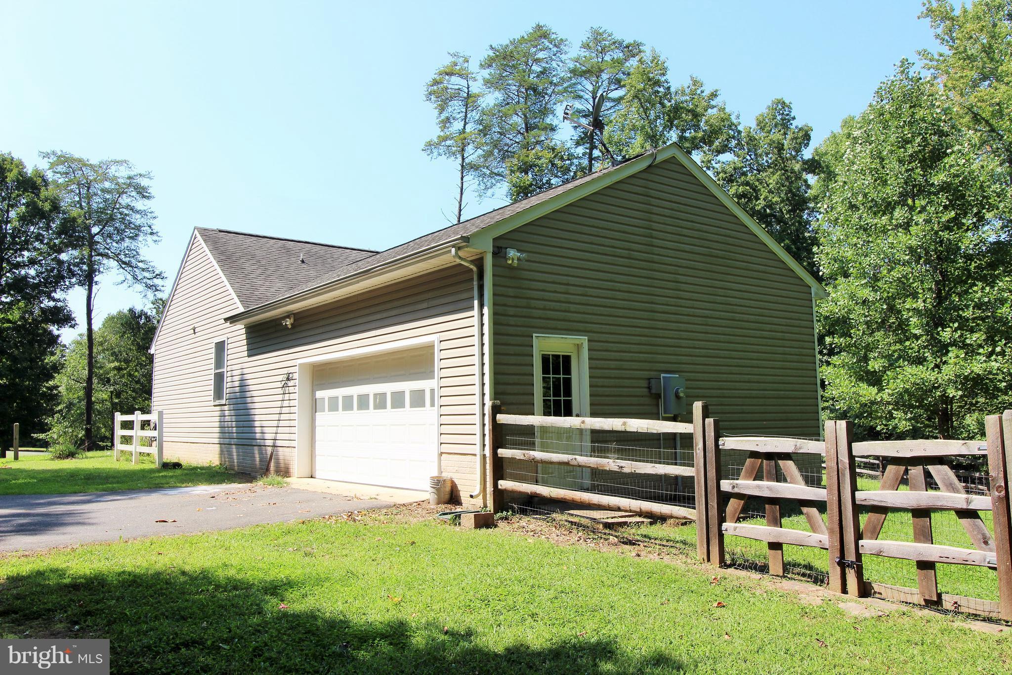 54 Robbie Road Bumpass, VA 23024 - Photo 5 of 30 Exterior (Rear)