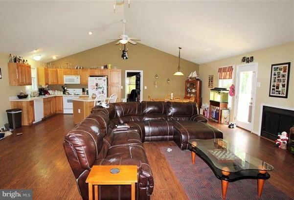 54 Robbie Road Bumpass, VA 23024 - Photo 10 of 30 Living Room