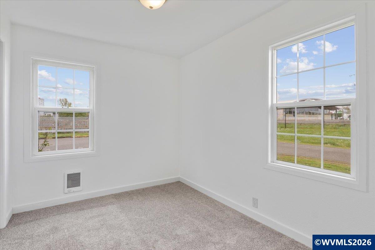 704 Southwest 16th Avenue Albany, OR 97321 - Photo 23 of 35