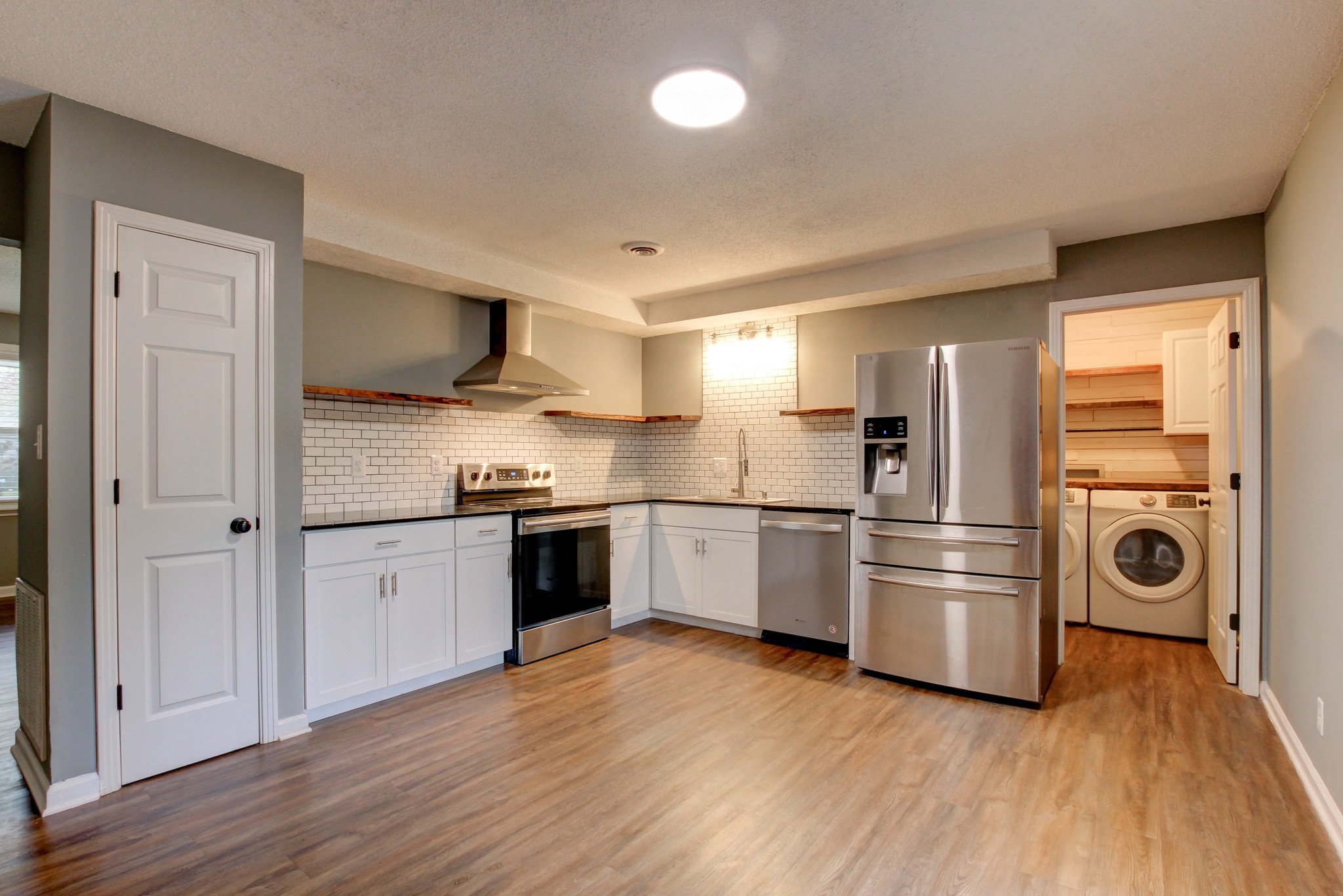 323 Lancaster Road Clarksville, TN 37042 - Photo 4 of 27 Gallery Image 4