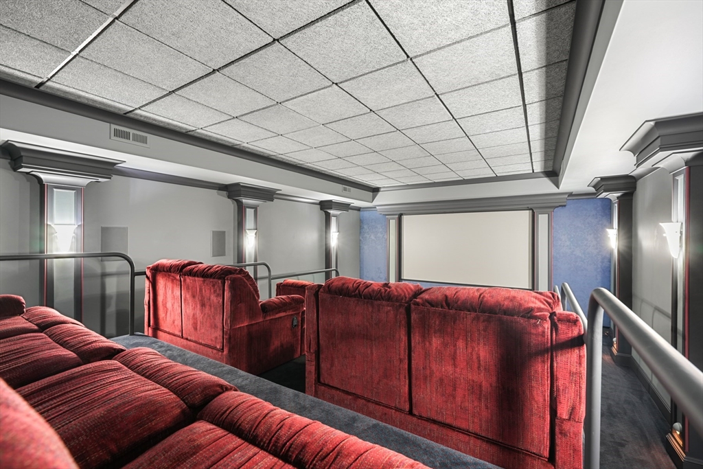 10 Wilson's Way Dover, MA 02030 - Photo 34 of 42 a living room with furniture