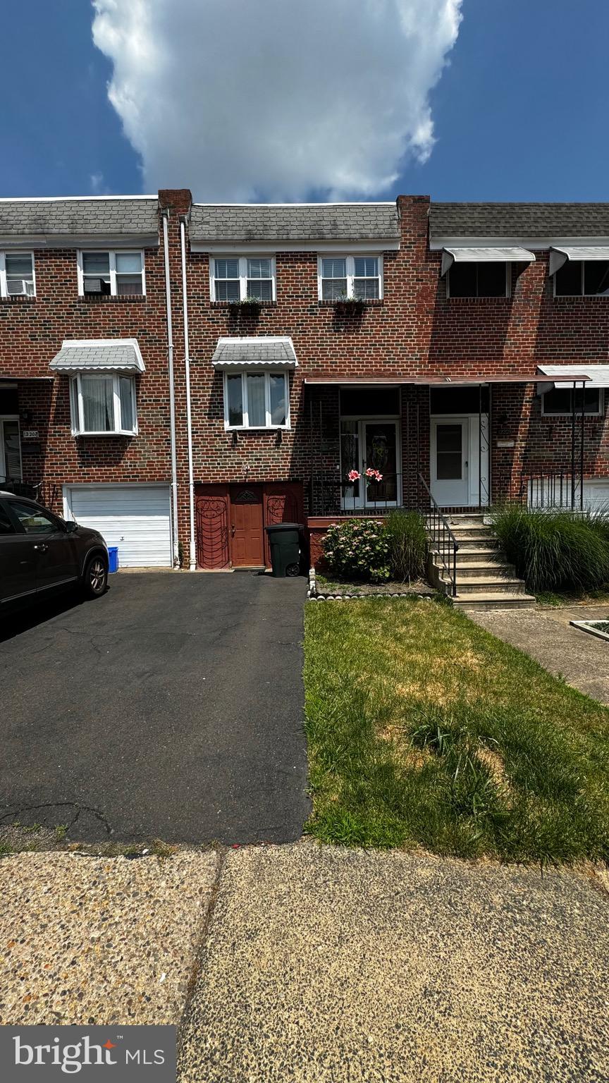 12205 Aster Road Philadelphia, PA 19154 - Photo 1 of 16