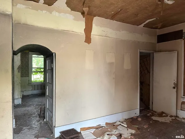 a view of livingroom with bathroom