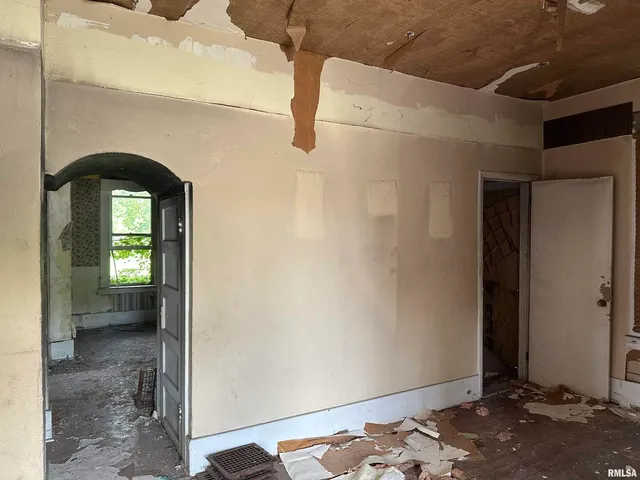 a view of livingroom with bathroom