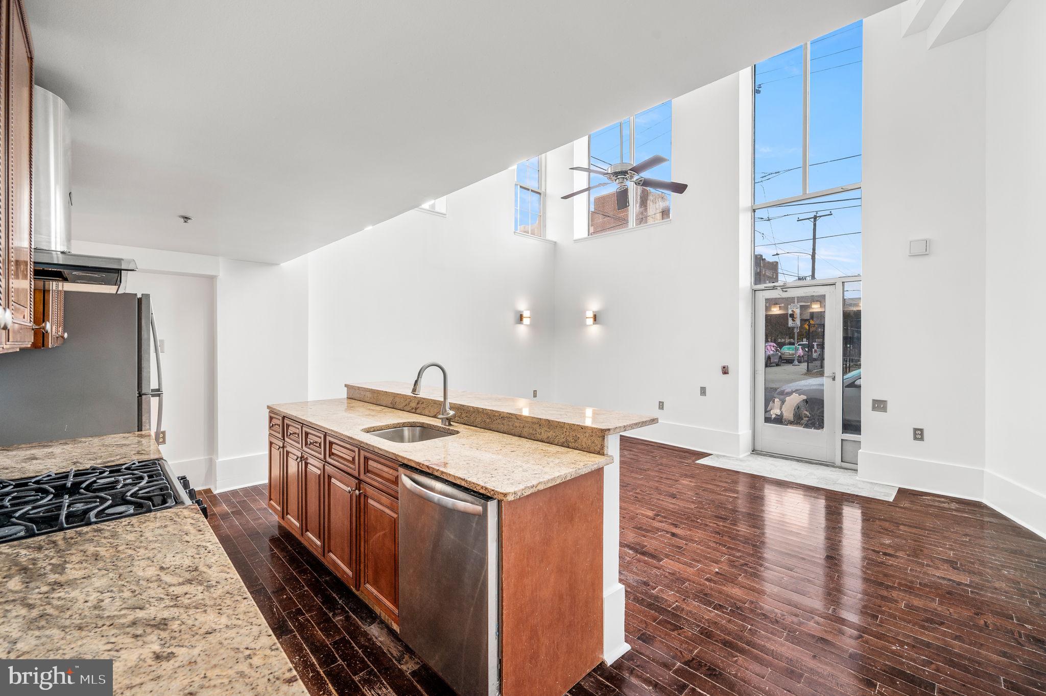 1201 South 5th Street, Unit B Philadelphia, PA 19147 - Photo 4 of 17 Kitchen with Breakfast Bar