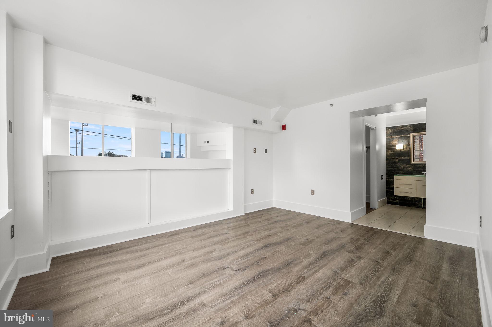 1201 South 5th Street, Unit B Philadelphia, PA 19147 - Photo 7 of 17 Primary Bedroom with En-suite Bathroom