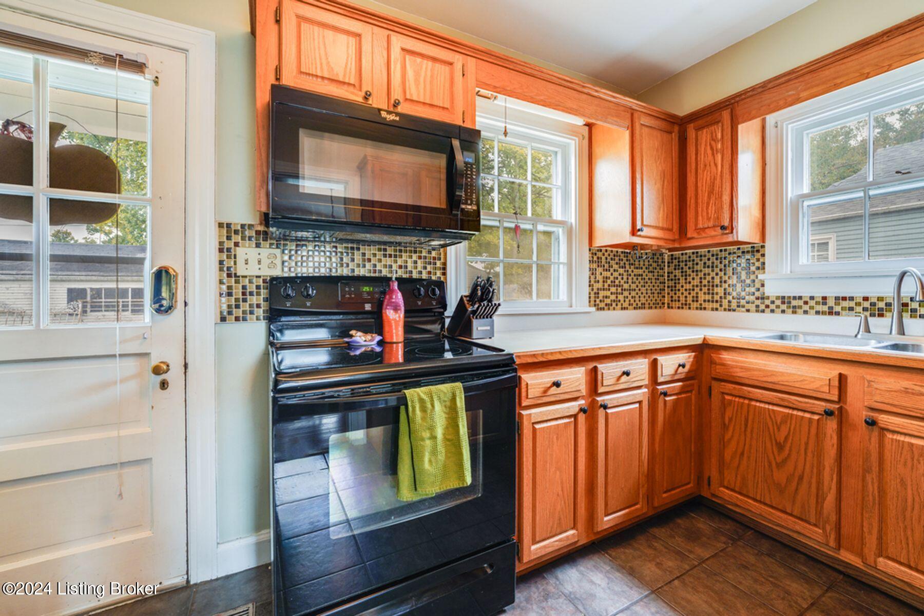11901 Locust Road Louisville, KY 40243 - Photo 7 of 30 photo_online_008
