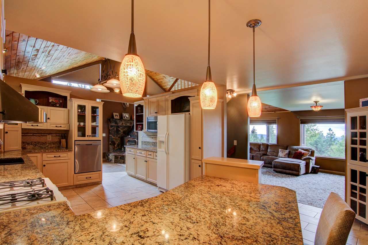 16706 East Oregon Road Elk, WA 99009 - Photo 2 of 20