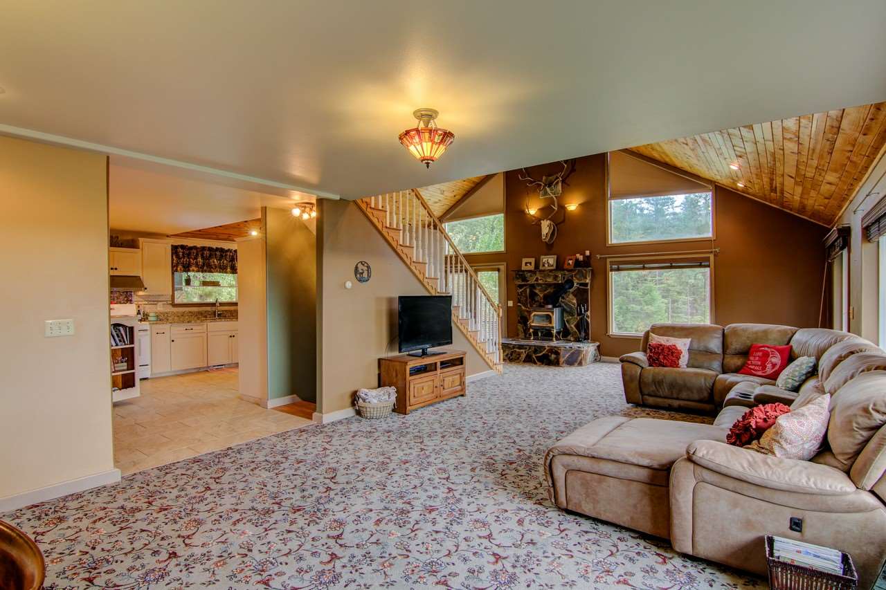 16706 East Oregon Road Elk, WA 99009 - Photo 4 of 20