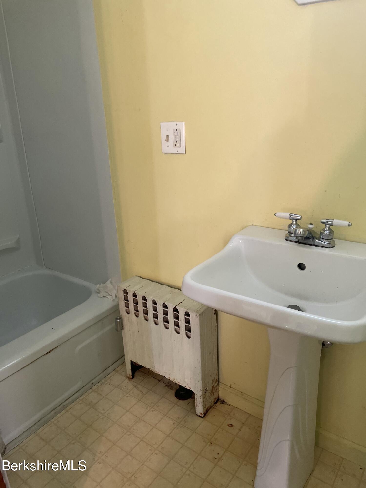 156 Elizabeth Street Pittsfield, MA 01201 - Photo 15 of 36 20251006_135943398_iOS