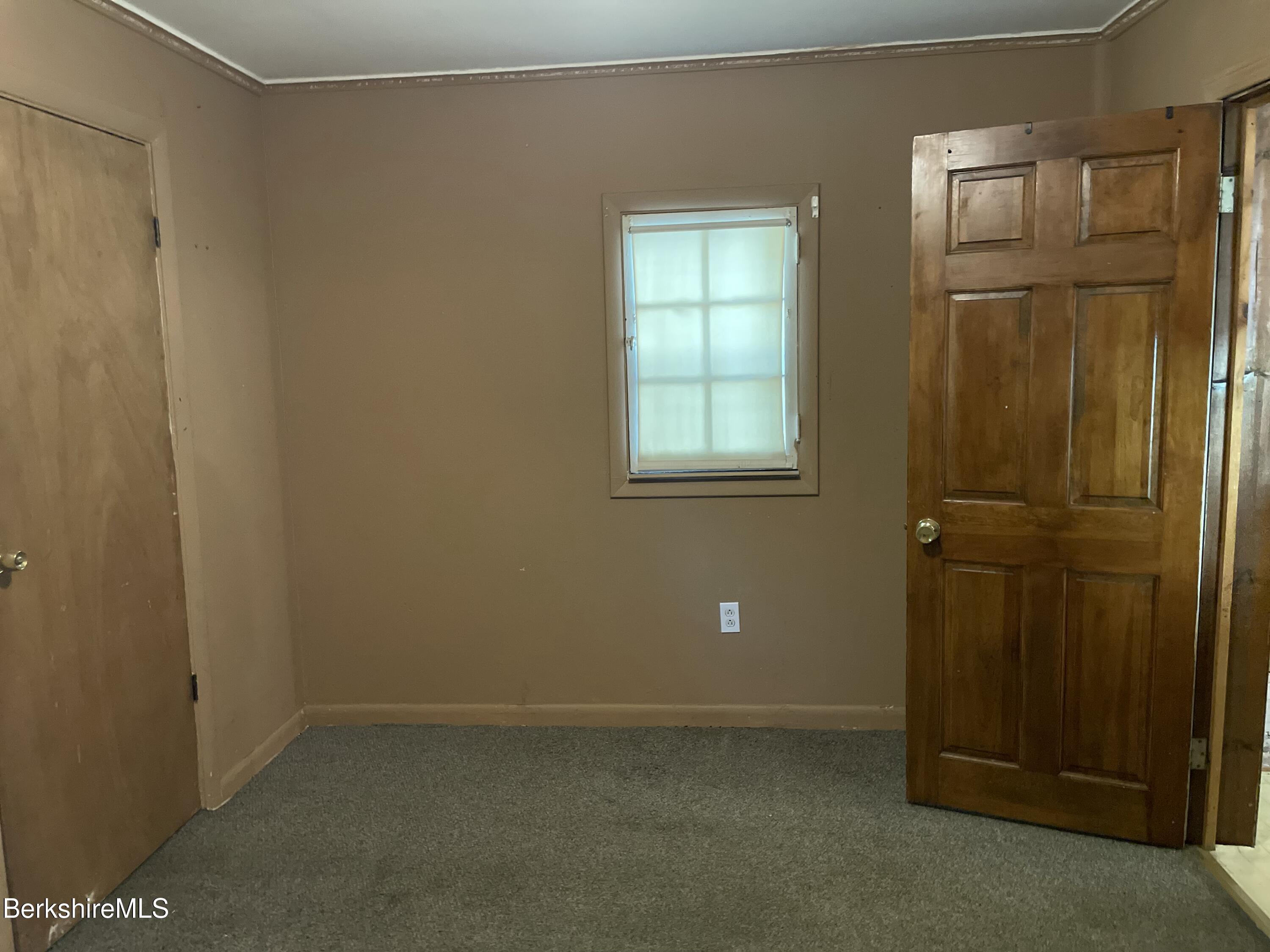 156 Elizabeth Street Pittsfield, MA 01201 - Photo 17 of 36 20251006_140101536_iOS