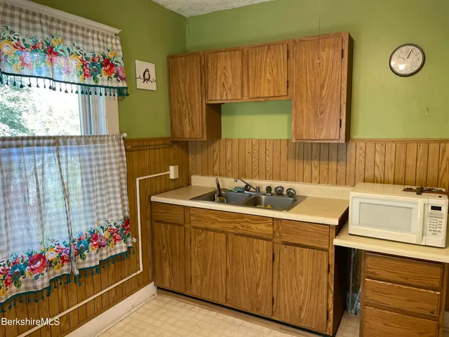 $229,900 | 156 Elizabeth Street, Pittsfield, MA 01201