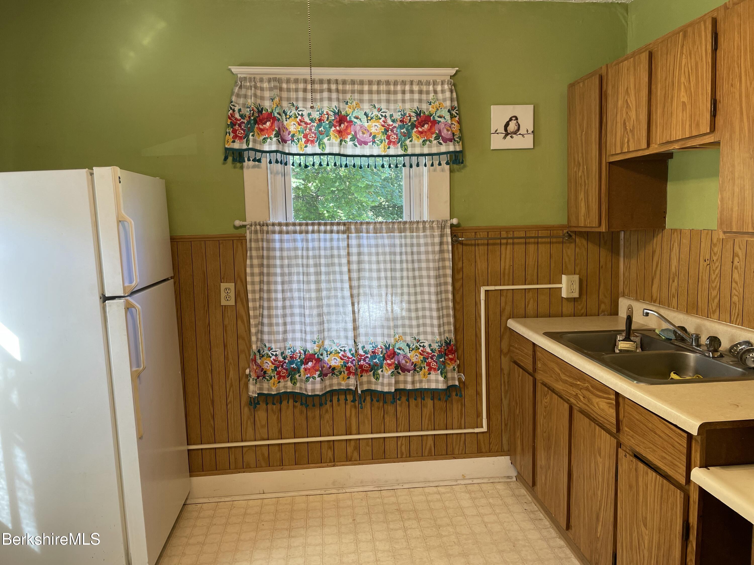 156 Elizabeth Street Pittsfield, MA 01201 - Photo 21 of 36 20251006_140447830_iOS