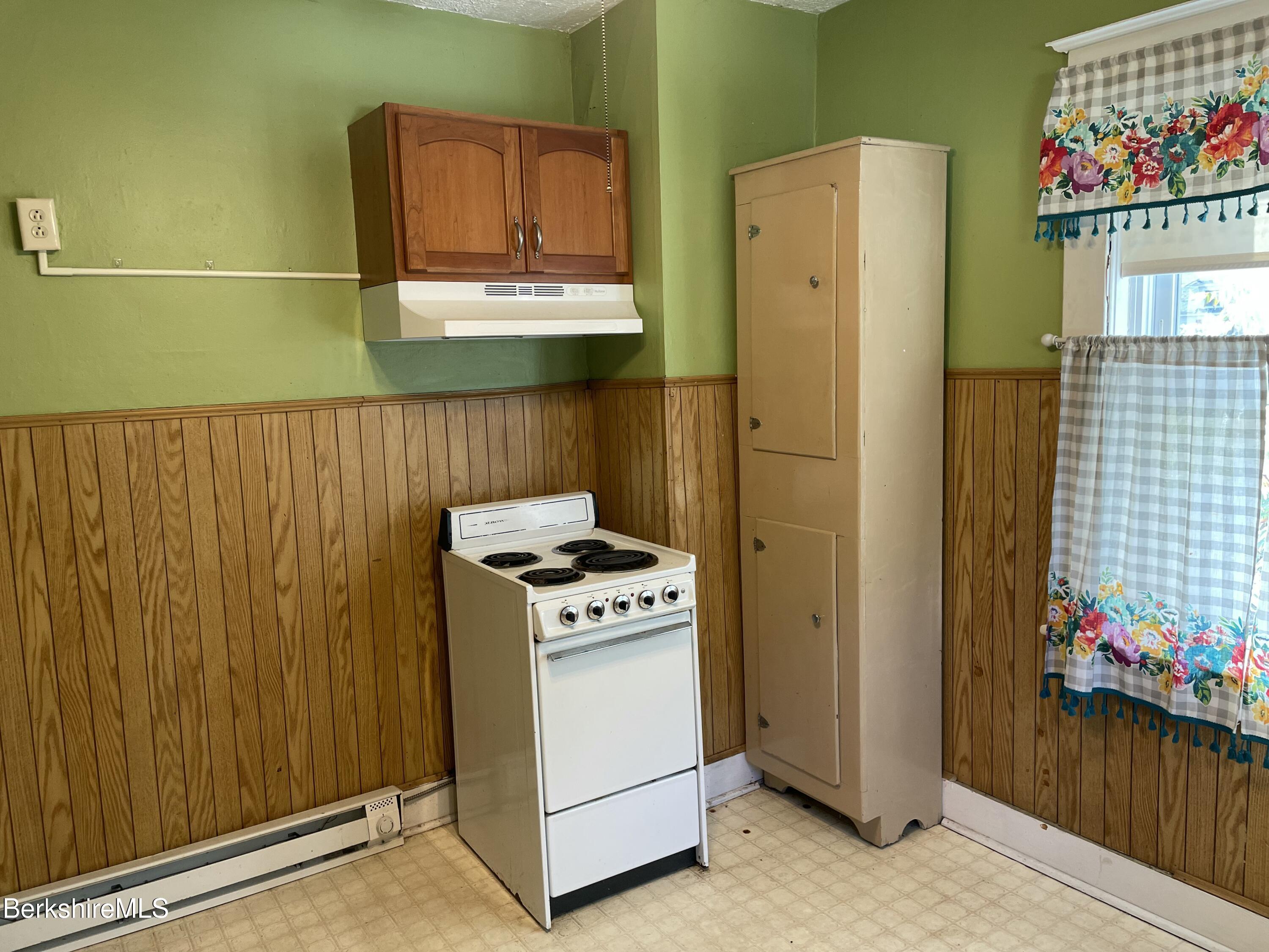 156 Elizabeth Street Pittsfield, MA 01201 - Photo 22 of 36 20251006_140453766_iOS