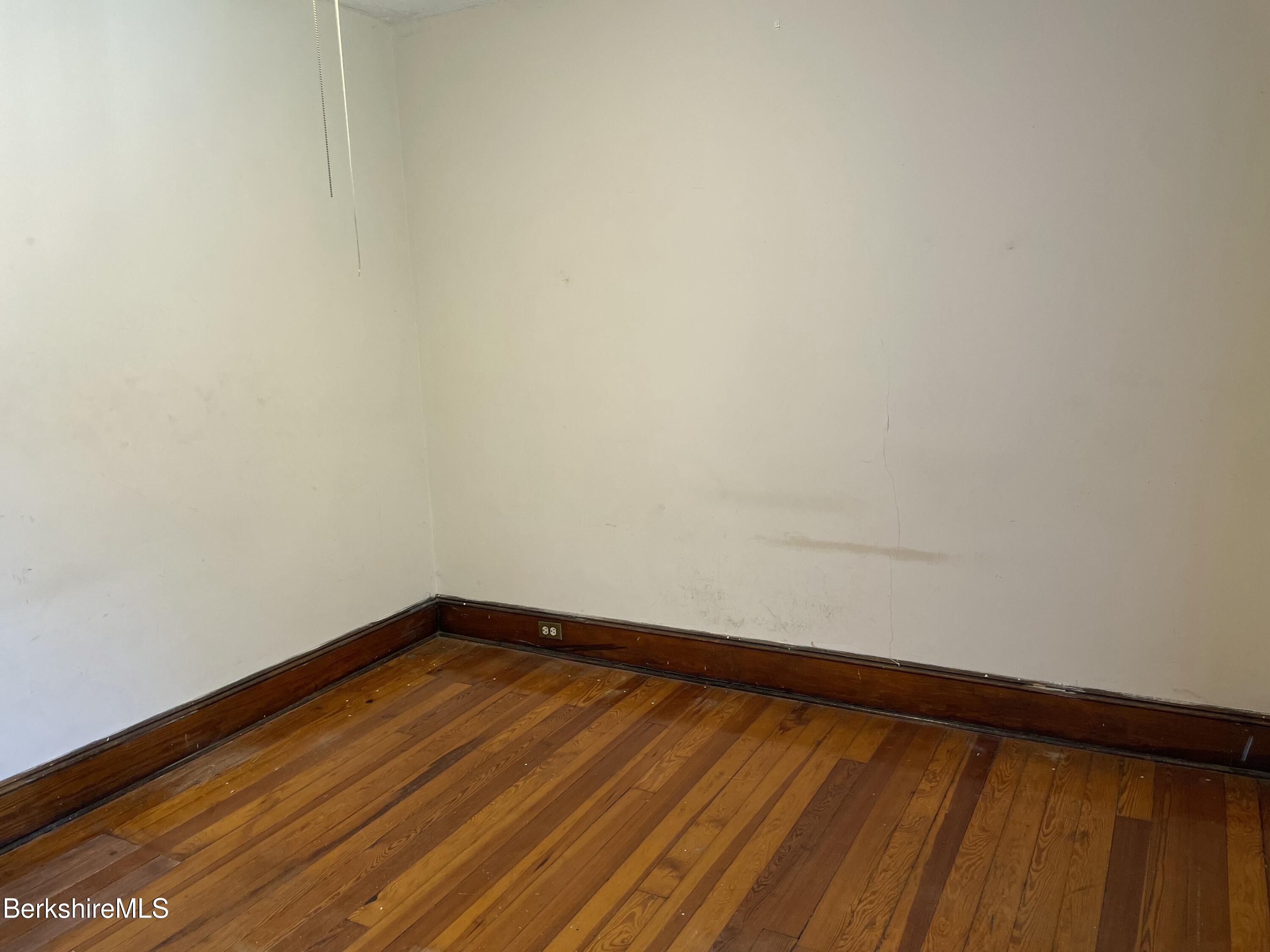 156 Elizabeth Street Pittsfield, MA 01201 - Photo 28 of 36 20251006_140516562_iOS