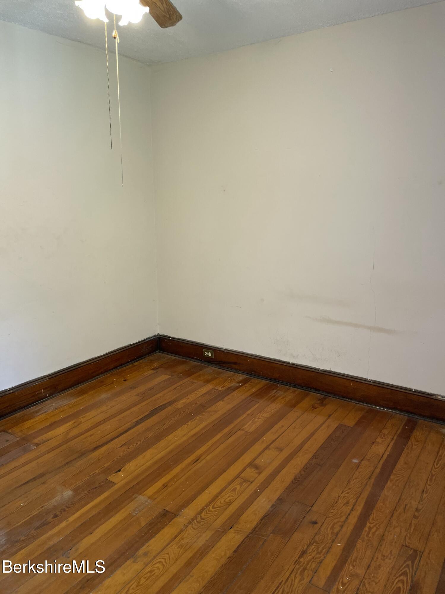 156 Elizabeth Street Pittsfield, MA 01201 - Photo 29 of 36 20251006_140518727_iOS