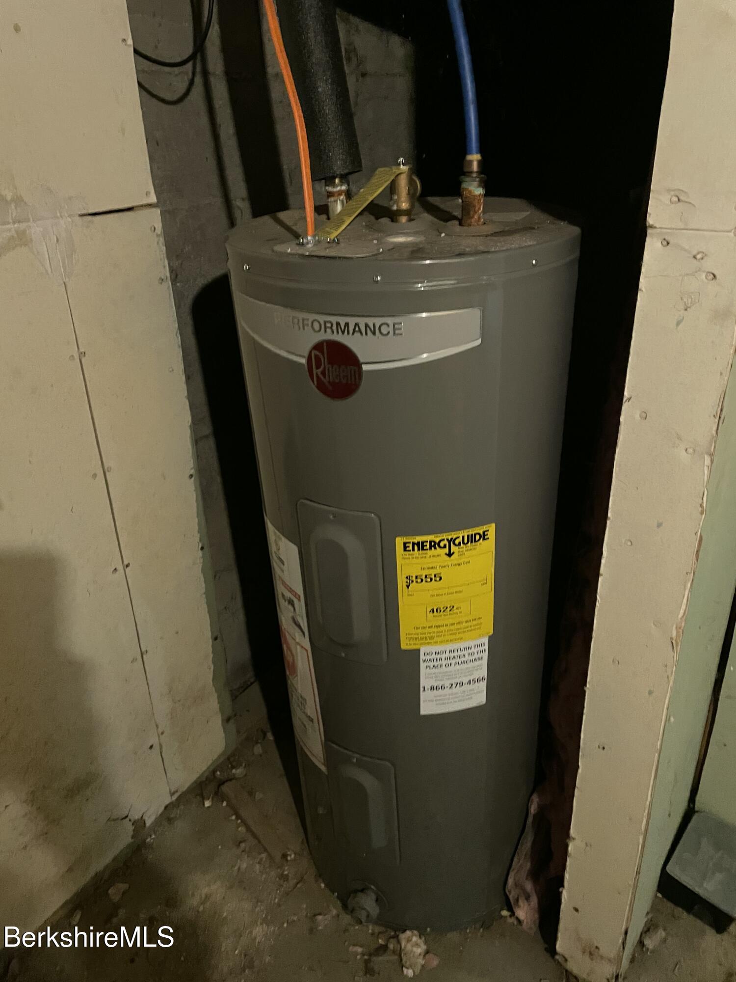 156 Elizabeth Street Pittsfield, MA 01201 - Photo 33 of 36 20251006_141251312_iOS