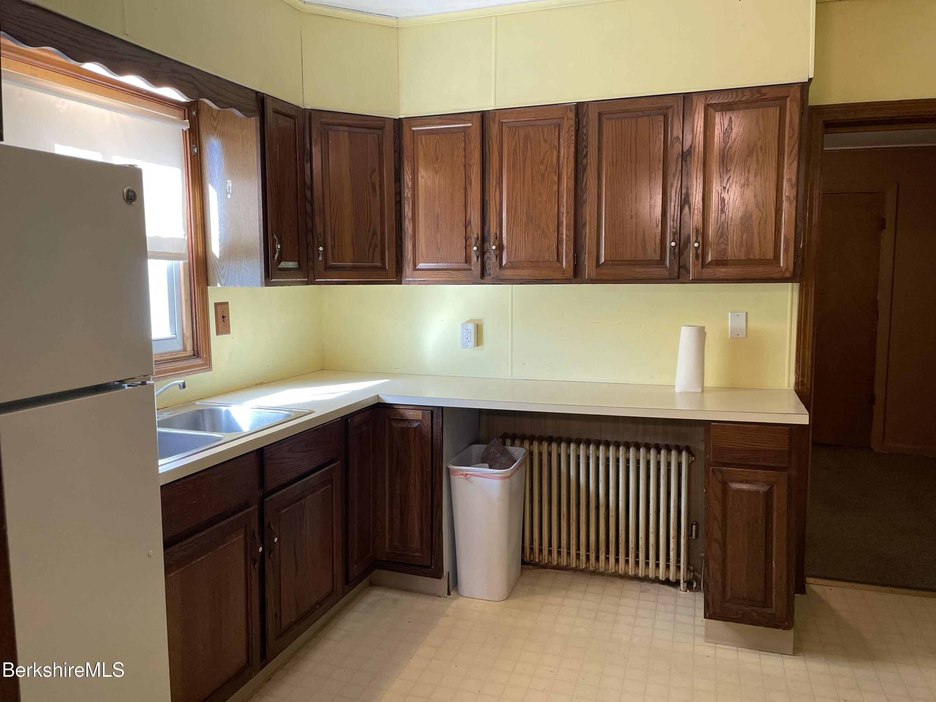 156 Elizabeth Street Pittsfield, MA 01201 - Photo 4 of 36 20251006_140138667_iOS