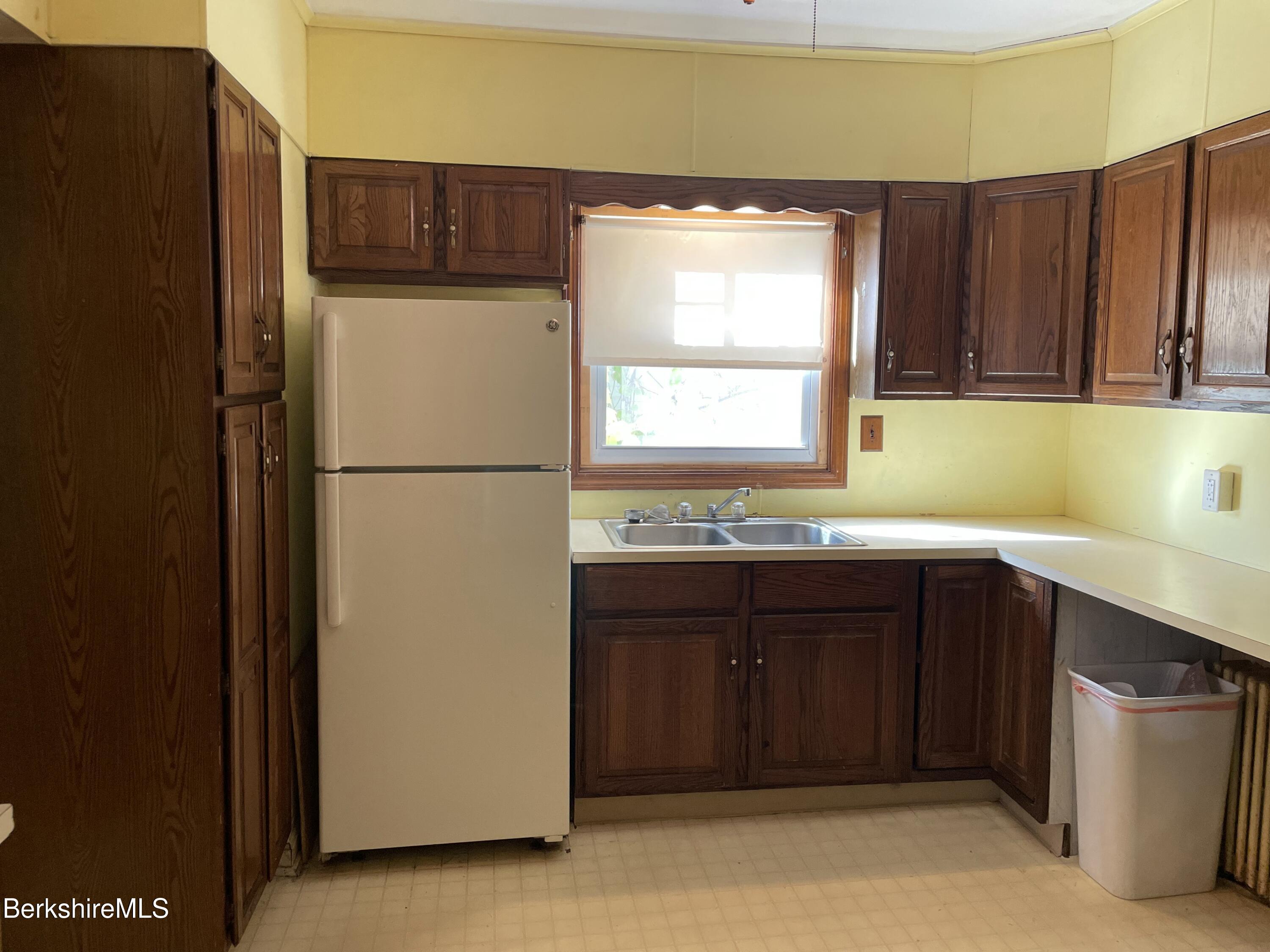 156 Elizabeth Street Pittsfield, MA 01201 - Photo 5 of 36 20251006_140152880_iOS