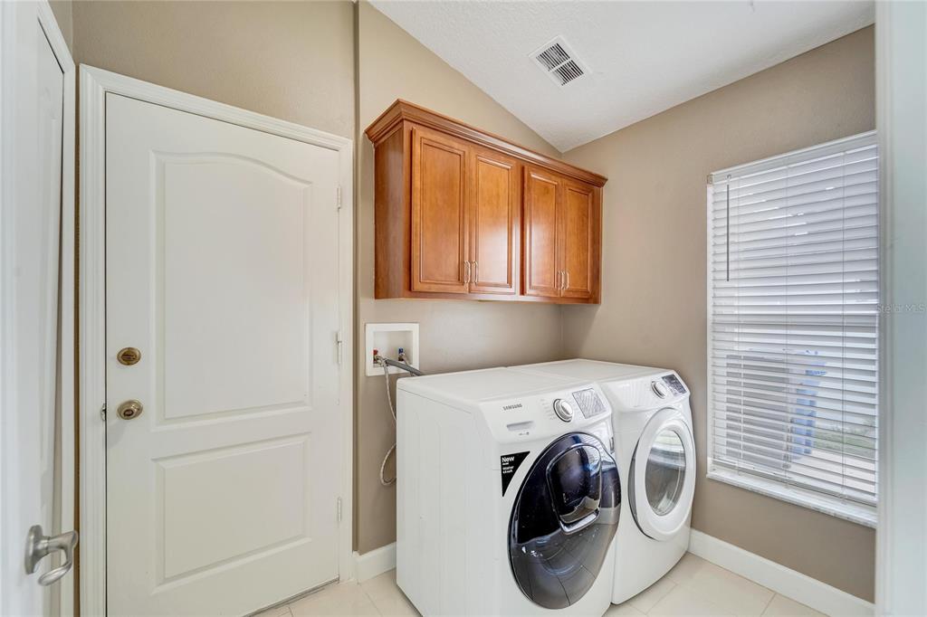 12739 Standbridge Drive Riverview, FL 33579 - Photo 14 of 38 a utility room with dryer and washer