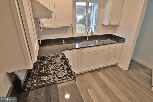 $279,900 | 305 Greenland Drive, Lancaster, PA 17602