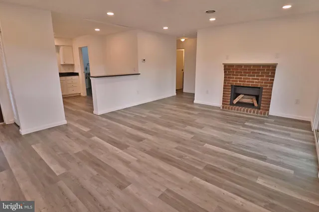 $279,900 | 305 Greenland Drive, Lancaster, PA 17602