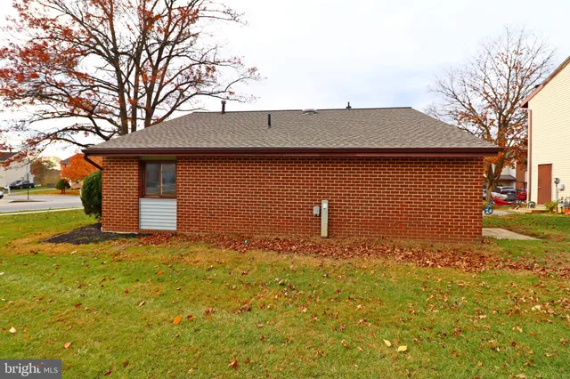 $279,900 | 305 Greenland Drive, Lancaster, PA 17602