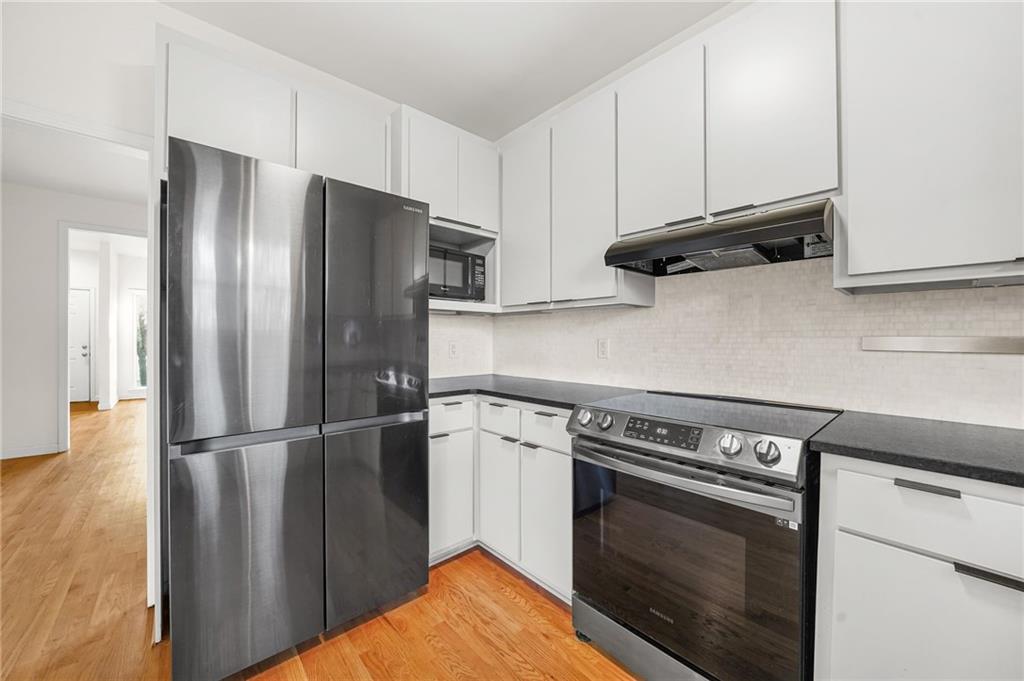 1086 Pine Grove Avenue Northeast Brookhaven, GA 30319 - Photo 12 of 33 a kitchen with appliances and cabinets