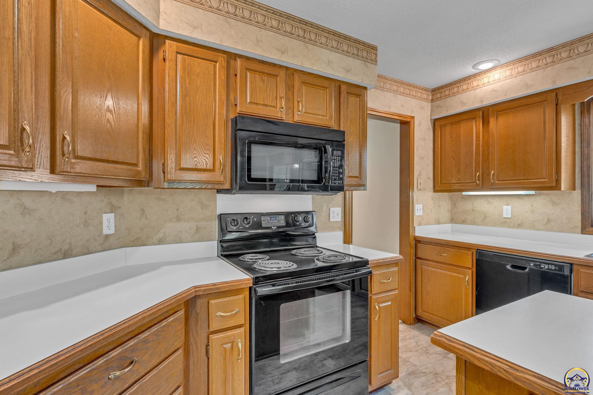 5973 Southwest 31st Street Topeka, KS 66614 - Photo 21 of 38