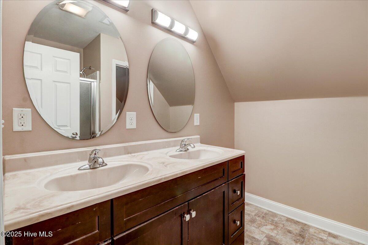 206 West New Hope Road Goldsboro, NC 27534 - Photo 46 of 54 2nd Floor Bathroom