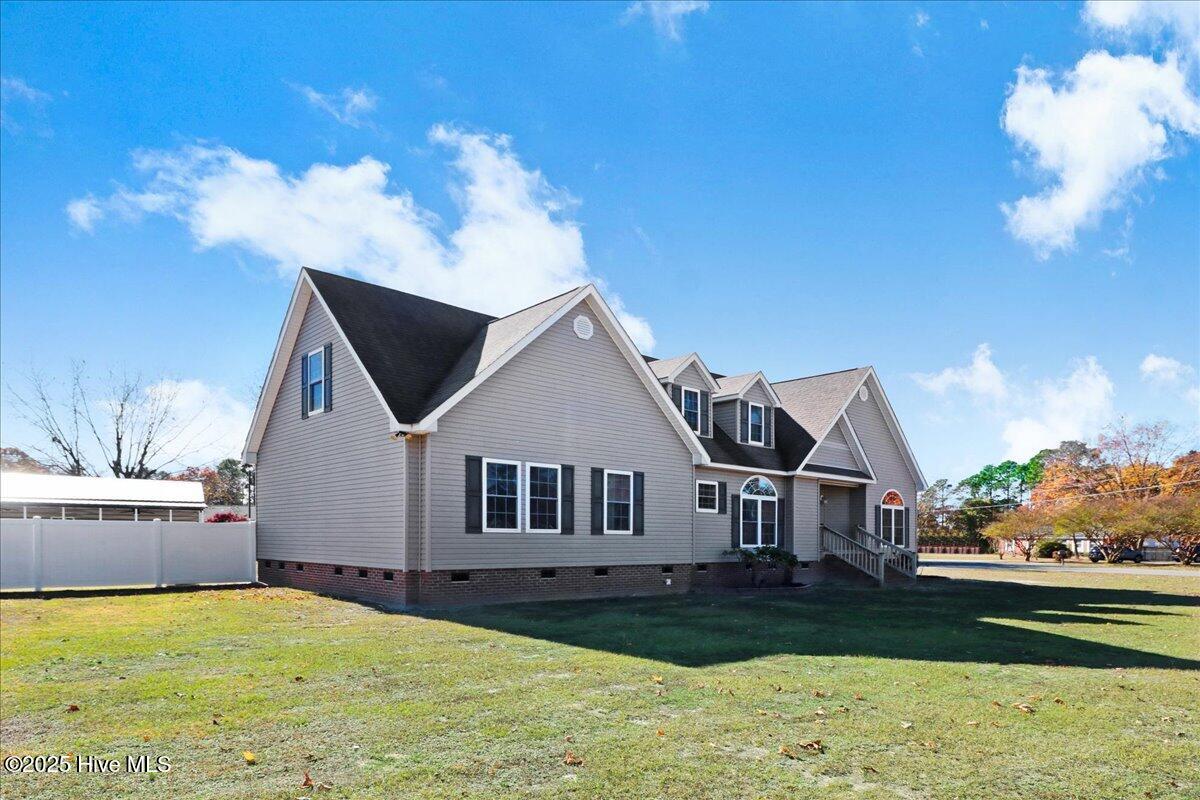 206 West New Hope Road Goldsboro, NC 27534 - Photo 3 of 54 Left side View of Home
