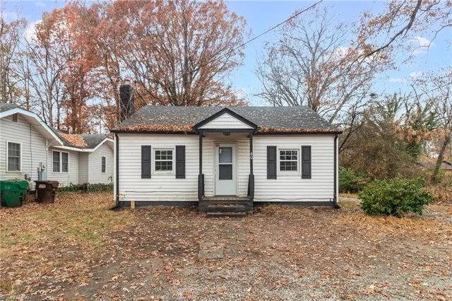 $115,900 | 404 Hickory Chapel Road, High Point, NC 27260